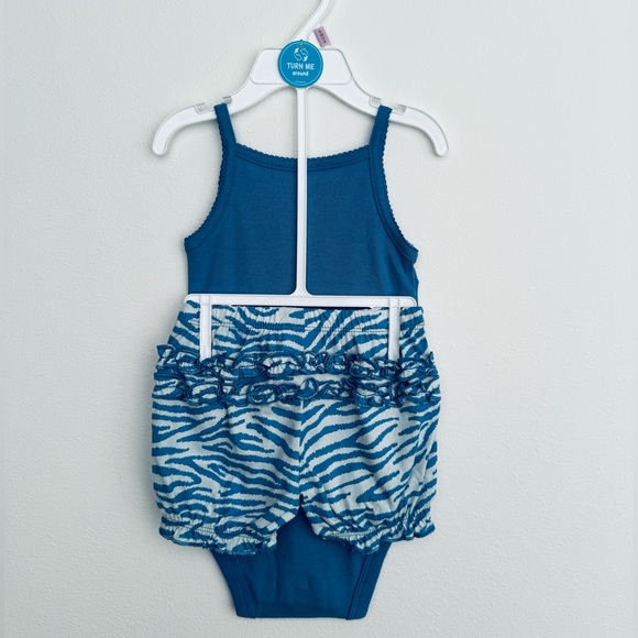 Carter’s Baby Girls 2 Piece Set Bodysuit & Ruffle Shorts Size 9 Months NWT - Picture 5 of 9